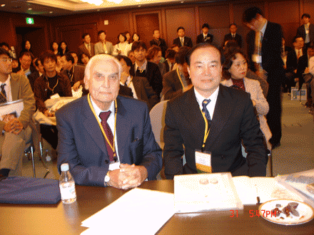 GS, TS Nguyễn Xuân Cương và GS Pierre Fournier chuyên gia hút mỡ hàng đầu thế giới đang chủ tọa hội