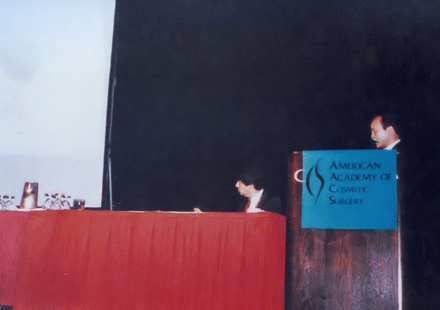 GS, TS Nguyễn Xuân Cương diễn giảng tại Hàn Lâm Viện Hoa Kỳ năm 2005