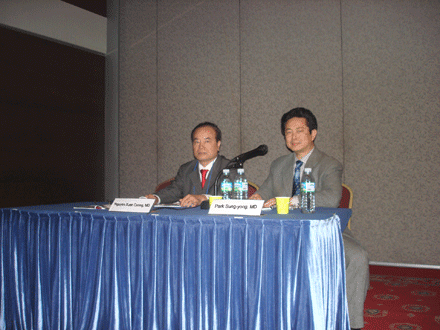 GS, TS Nguyễn Xuân Cương đang chủ tọa tại hội nghị quốc tế ở Hàn Quốc 2007